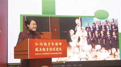 莲子长得像什么__莲子的形状像什么