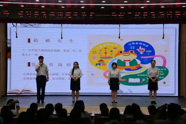 新华教育集团校招_航空学校晚会主持稿_