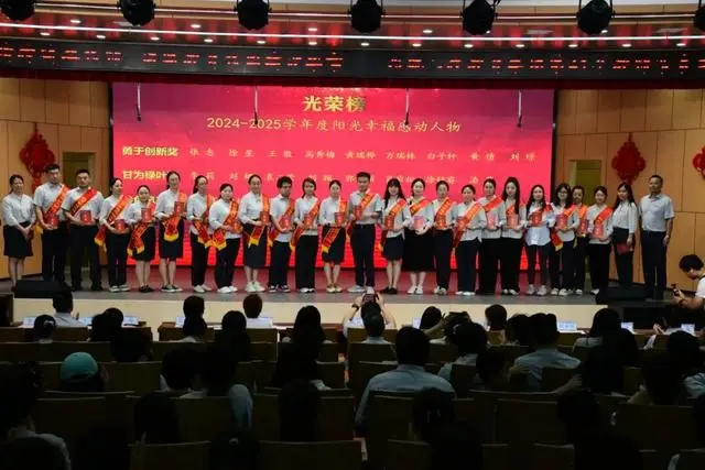 航空学校晚会主持稿_新华教育集团校招_