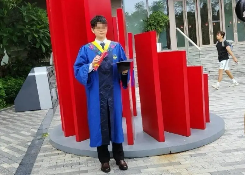 哈工大博士被砸死，是家中独子，刚入职两月，涉事企业一直沉默_哈工大博士被砸死，是家中独子，刚入职两月，涉事企业一直沉默_