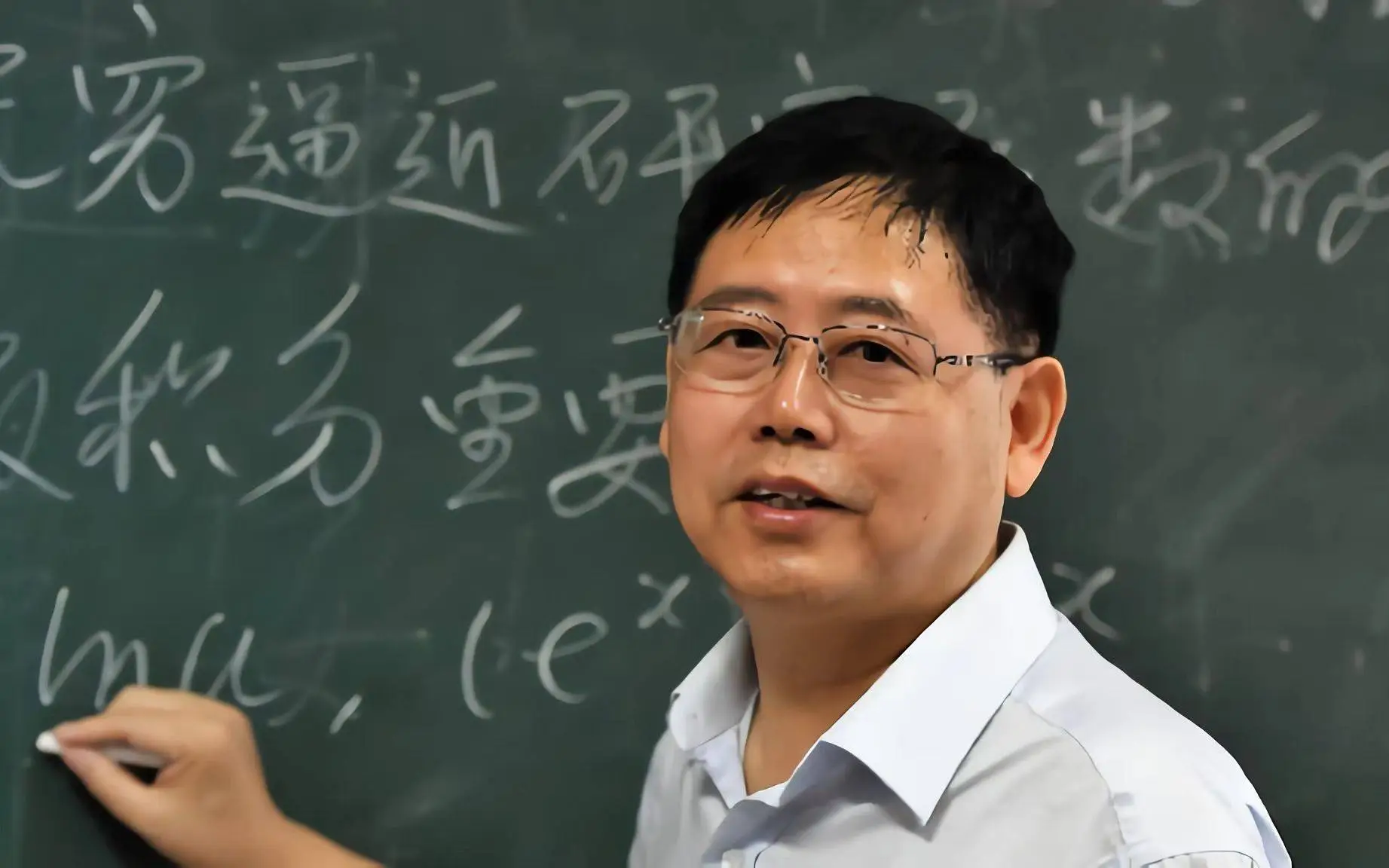 新华全媒+|师者如光，微以致远——各地多彩活动庆祝教师节__新华全媒+|师者如光，微以致远——各地多彩活动庆祝教师节