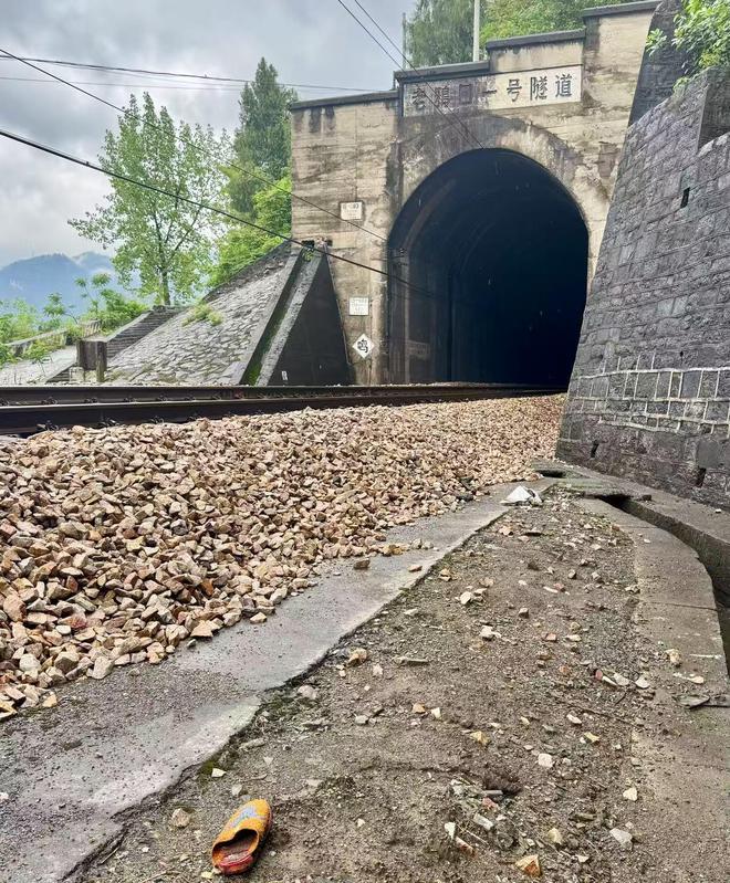 铁路防护栅栏设计规范__铁路防护栅栏通用参考图