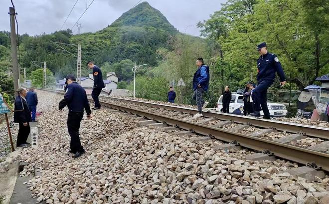 铁路防护栅栏通用参考图_铁路防护栅栏设计规范_