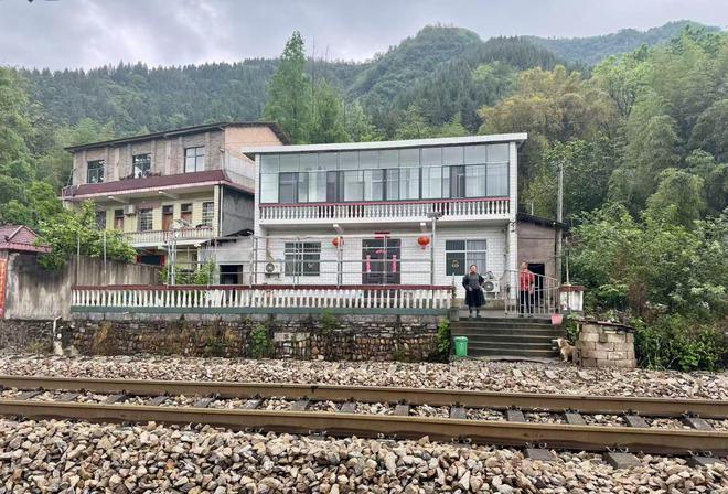 _铁路防护栅栏设计规范_铁路防护栅栏通用参考图