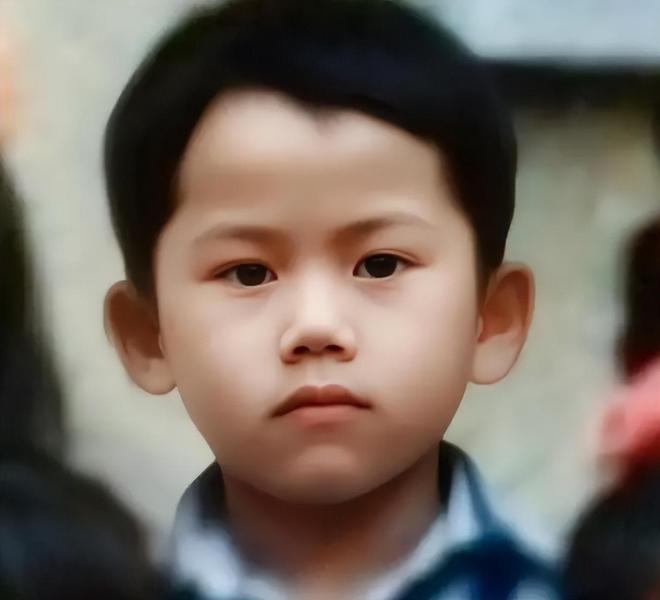 张杰的妈妈爸爸_张杰的爸妈是干什么的_
