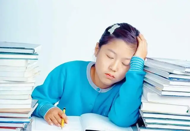 男班主任对女学生补课的小说__班主任对学霸要转班
