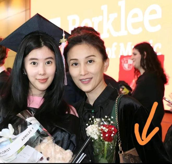 爸爸为女儿扎头发的说说__秘今日毛.主~席女儿罕见露面