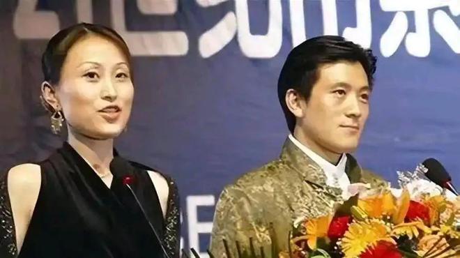 爸爸为女儿扎头发的说说_秘今日毛.主~席女儿罕见露面_