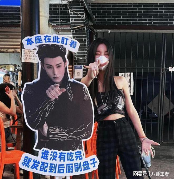 鹤为何会吃小鹤__鹤吃鱼图片
