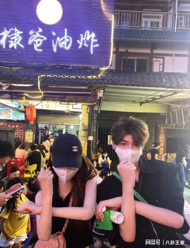 _鹤吃鱼图片_鹤为何会吃小鹤