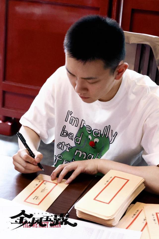 《金风玉露》主演李晨源：军营到舞台，别样青春共家国__《金风玉露》主演李晨源：军营到舞台，别样青春共家国