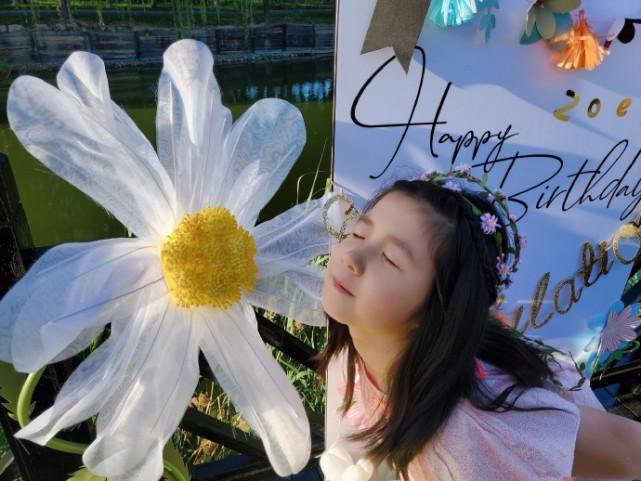 张亮携女拍父亲节大片，10岁妹妹长成翻版天天，颜值身高超模范足_张亮携女拍父亲节大片，10岁妹妹长成翻版天天，颜值身高超模范足_