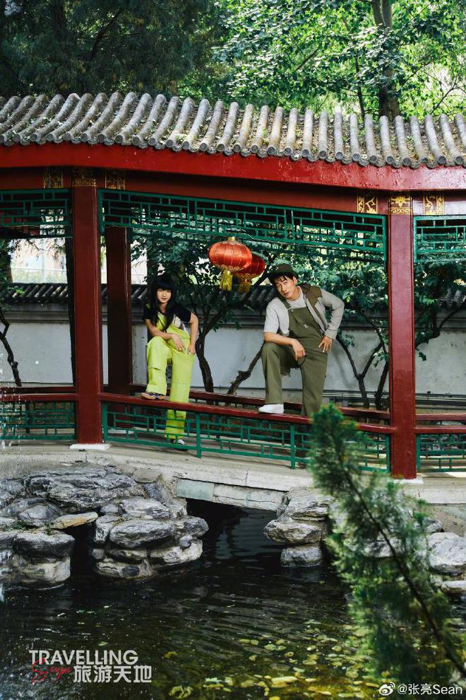 _张亮携女拍父亲节大片，10岁妹妹长成翻版天天，颜值身高超模范足_张亮携女拍父亲节大片，10岁妹妹长成翻版天天，颜值身高超模范足