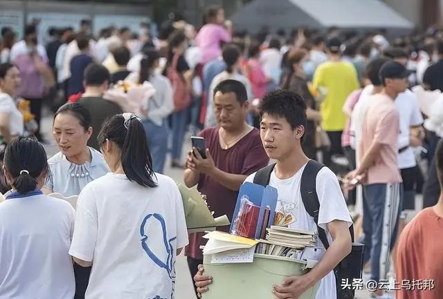 _高考仅444分却考上985！专业还能随便选，考生身份曝光后台强大？_高考仅444分却考上985！专业还能随便选，考生身份曝光后台强大？