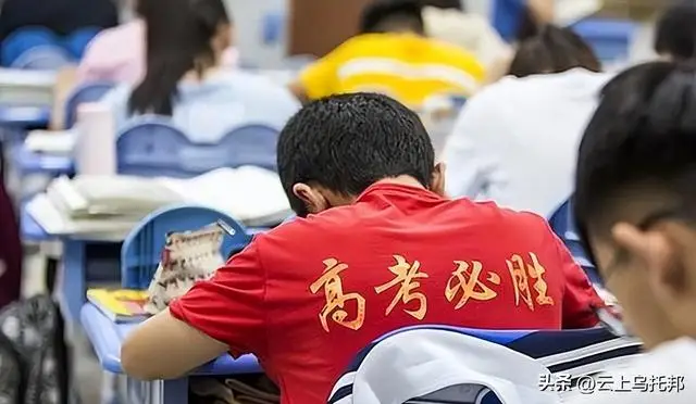 _高考仅444分却考上985！专业还能随便选，考生身份曝光后台强大？_高考仅444分却考上985！专业还能随便选，考生身份曝光后台强大？