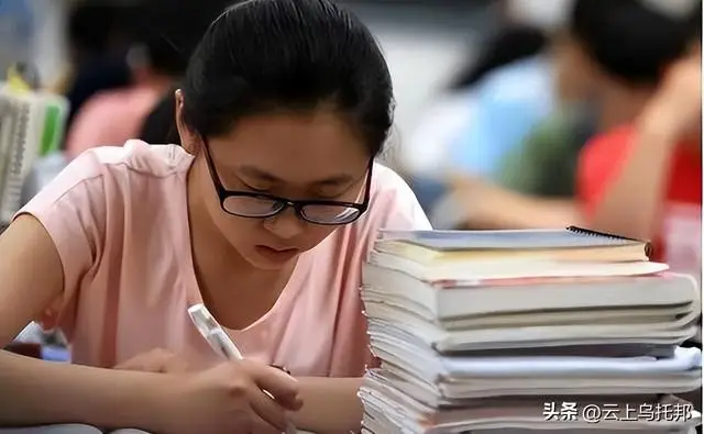 _高考仅444分却考上985！专业还能随便选，考生身份曝光后台强大？_高考仅444分却考上985！专业还能随便选，考生身份曝光后台强大？