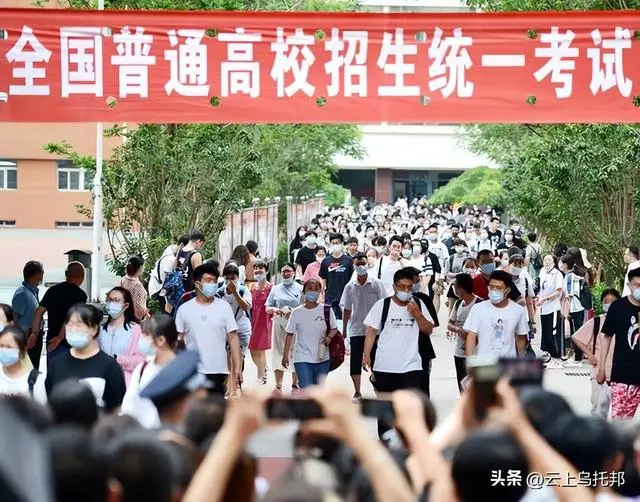 高考仅444分却考上985！专业还能随便选，考生身份曝光后台强大？__高考仅444分却考上985！专业还能随便选，考生身份曝光后台强大？