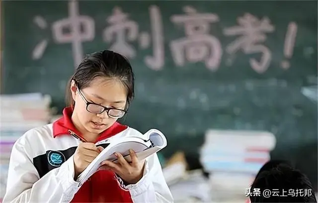 _高考仅444分却考上985！专业还能随便选，考生身份曝光后台强大？_高考仅444分却考上985！专业还能随便选，考生身份曝光后台强大？