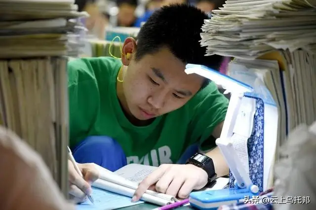 高考仅444分却考上985！专业还能随便选，考生身份曝光后台强大？__高考仅444分却考上985！专业还能随便选，考生身份曝光后台强大？