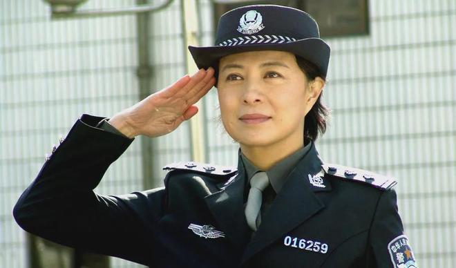 帅气小鲜肉泳装图片_绯闻主角_