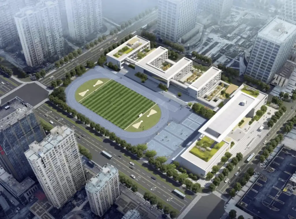 嘉兴一小学装修赶工引家长担忧，学校决定推迟一学期启用