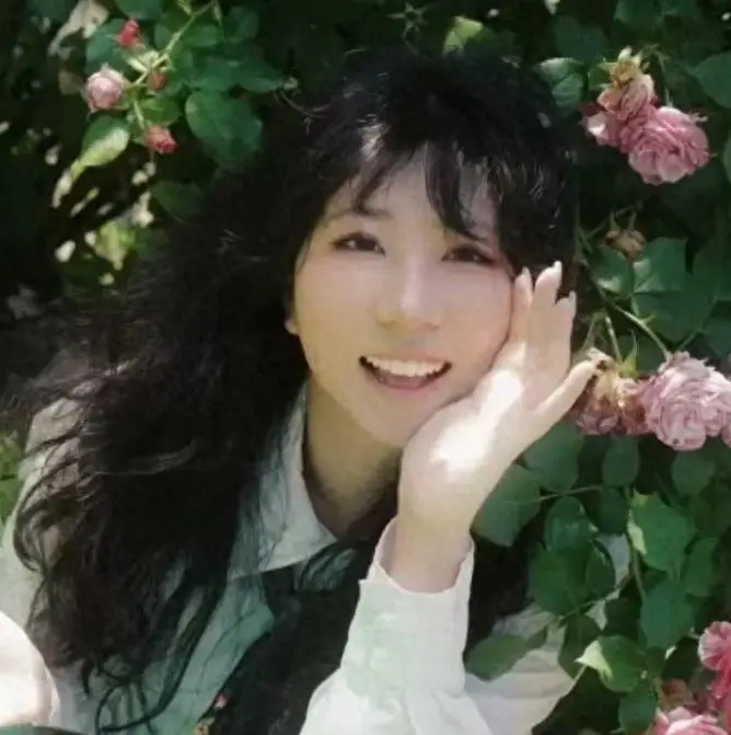 江佳凤（生于1996年），任浙江大学博导！
