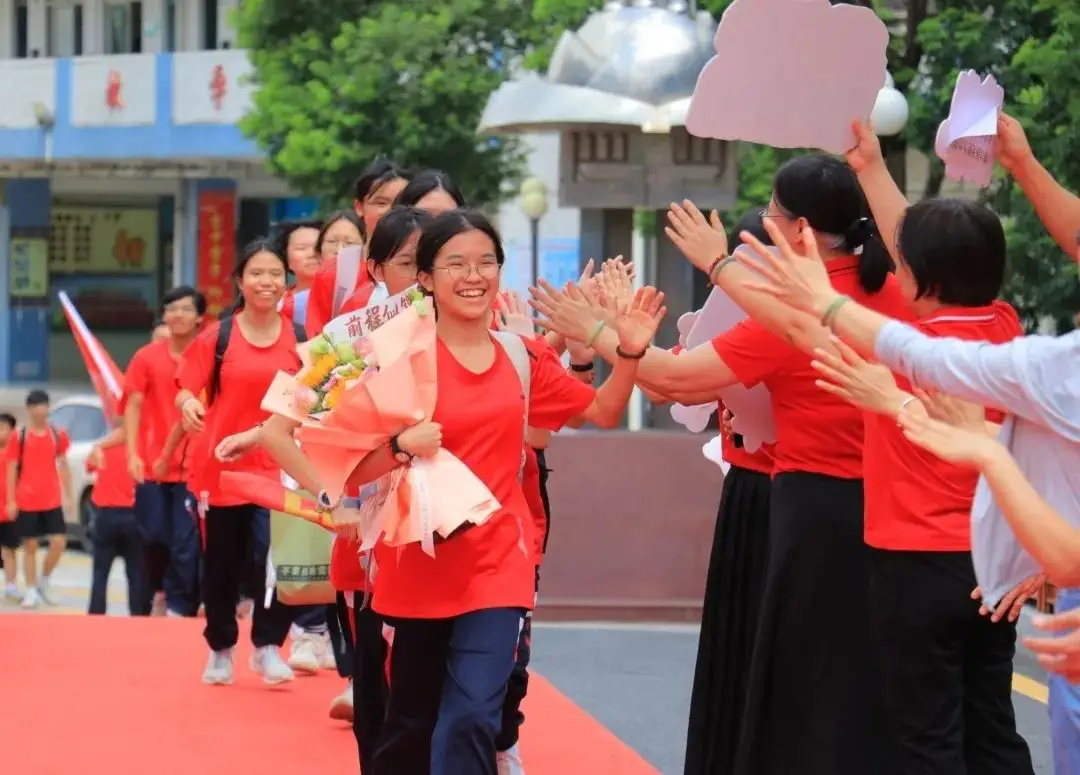佛山中小学生将拥有5天春秋假，佛山市教育局回应_佛山中小学生将拥有5天春秋假，佛山市教育局回应_