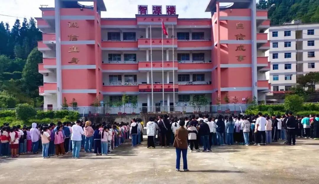 _普法进校园报道_普法进校园主题宣讲