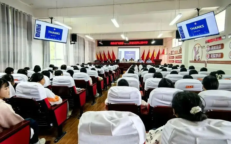 _普法进校园报道_普法进校园主题宣讲