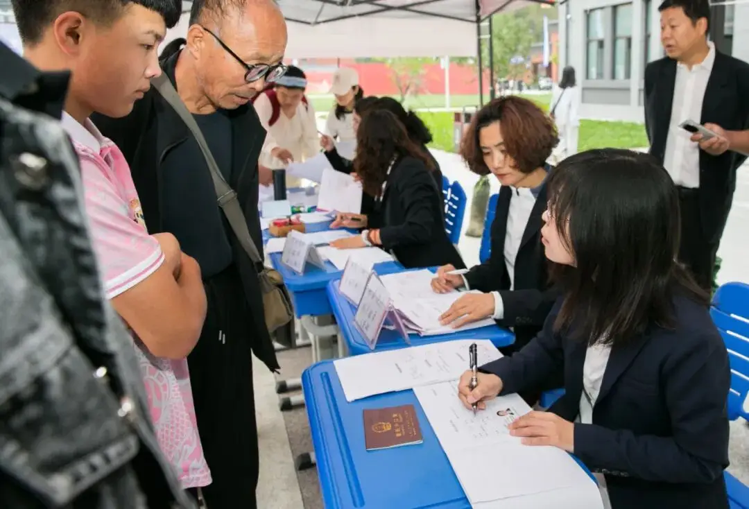 _市人社局局属六所技工学校新生顺利报到_市人社局局属六所技工学校新生顺利报到