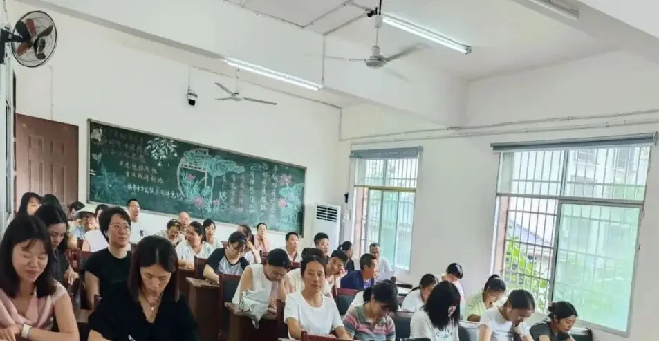 秉忠贞之志守谦退之节_庆祝建军节座谈发言稿_