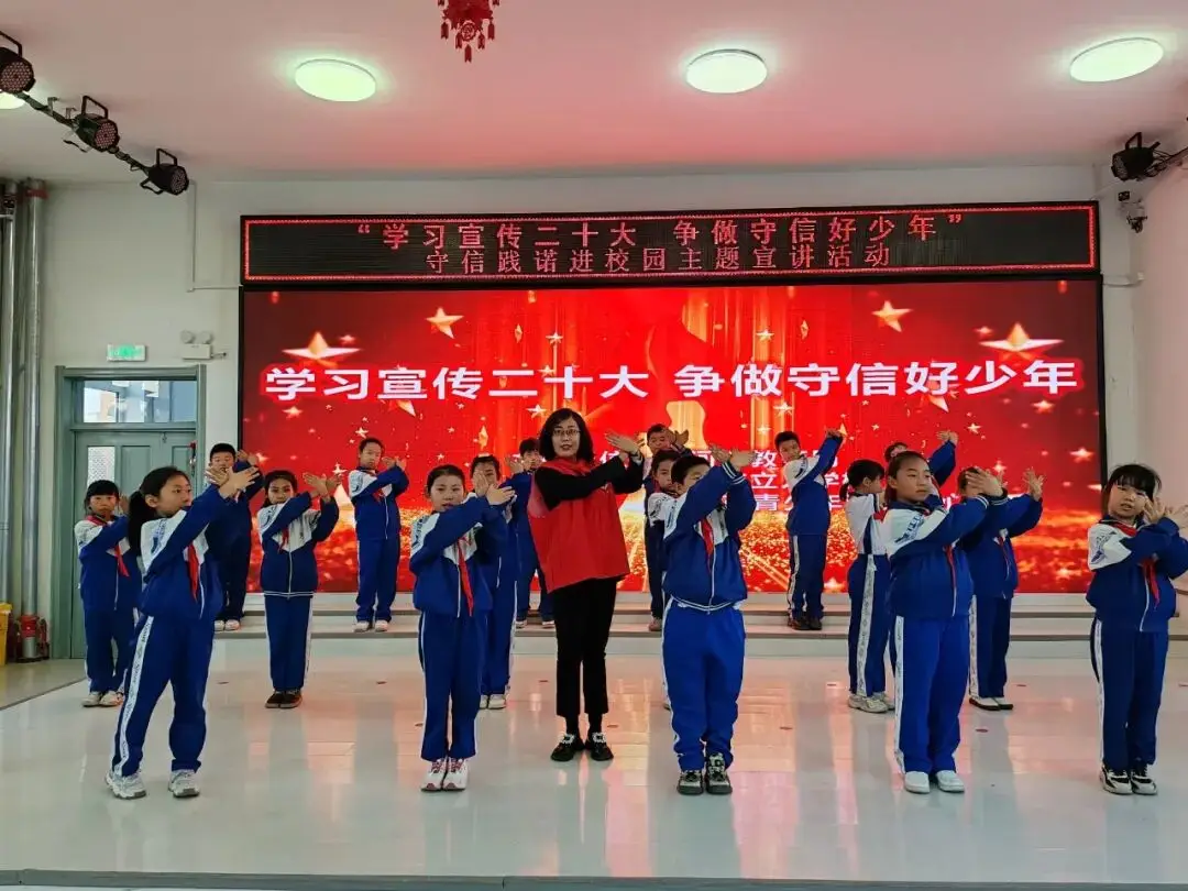 _争做新时代辅导员_辅导员做好学生的守护者