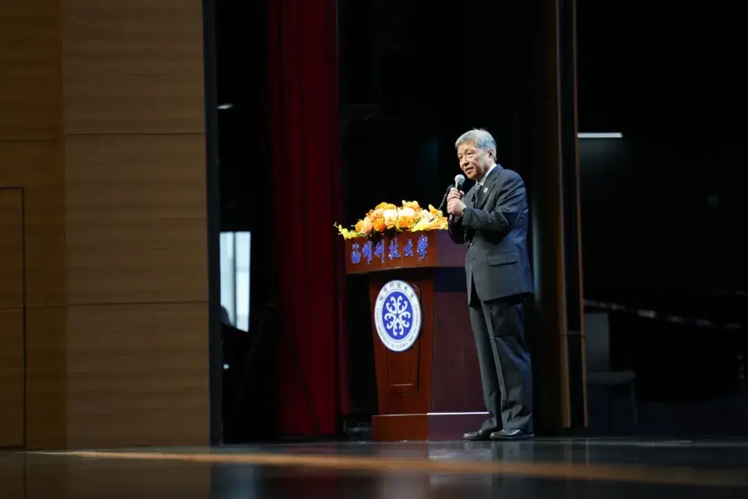 _开国典礼毛主席致辞_大学开学第一课入学教育