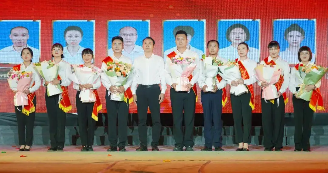 文艺汇演圆满举行__文艺汇演隆重举行