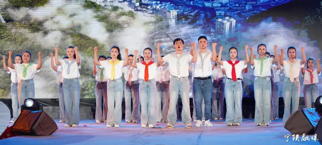 文艺汇演圆满举行_文艺汇演隆重举行_