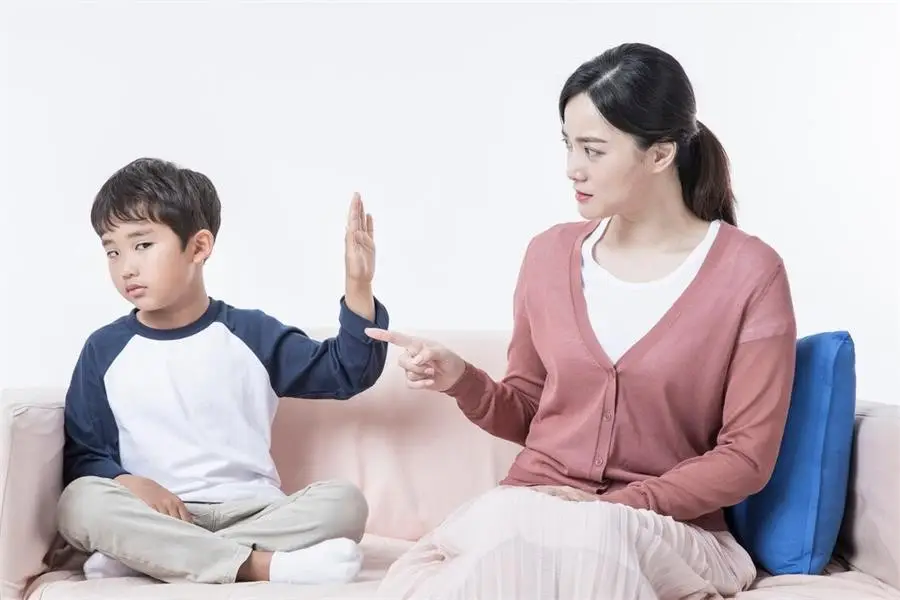 总盯着孩子的错？你的 “纠正欲”，可能正在磨掉他的勇气_总盯着孩子的错？你的 “纠正欲”，可能正在磨掉他的勇气_