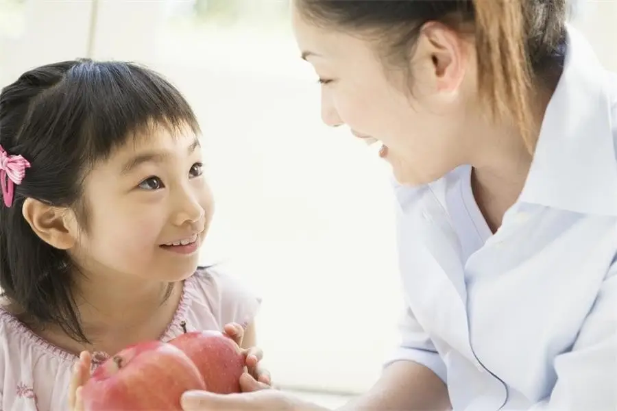 _总盯着孩子的错？你的 “纠正欲”，可能正在磨掉他的勇气_总盯着孩子的错？你的 “纠正欲”，可能正在磨掉他的勇气