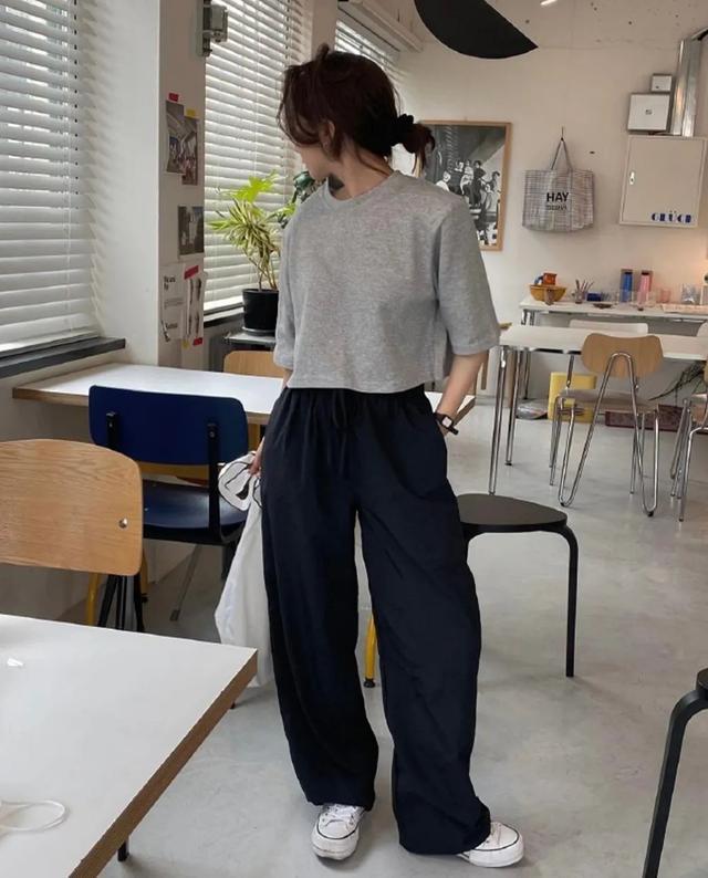_显腿长的凉鞋_巨腿女孩现在怎么样了