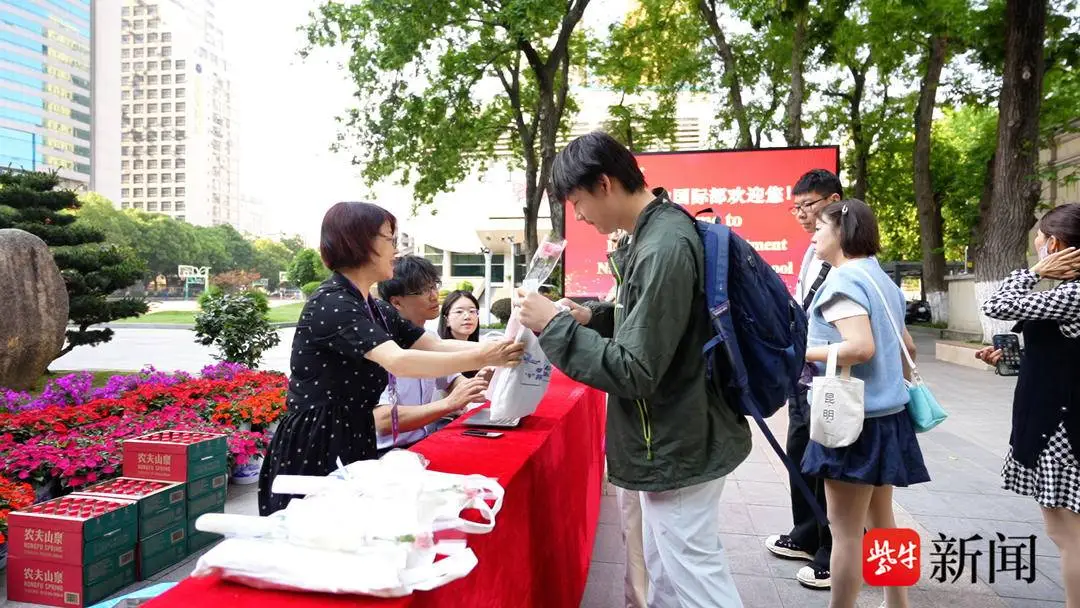 南京一中国际部开放日火热开启，学生直呼课程体验“太圈粉”！