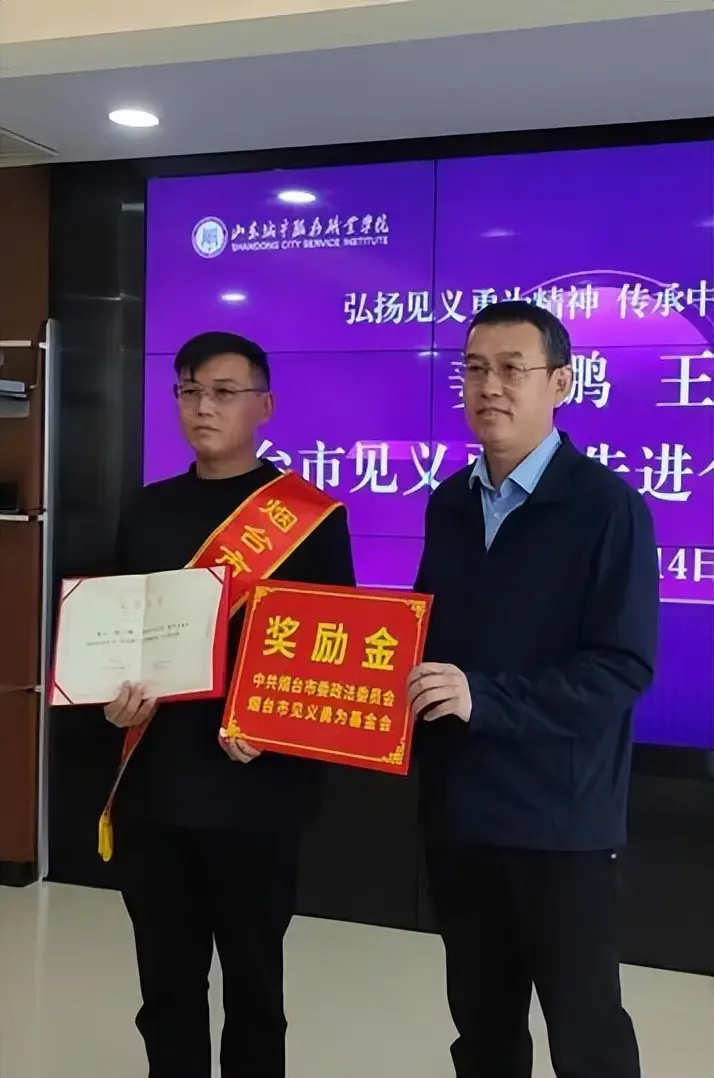 救人错过高考__小伙高考失利