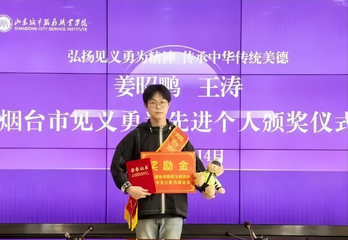 救人错过高考__小伙高考失利
