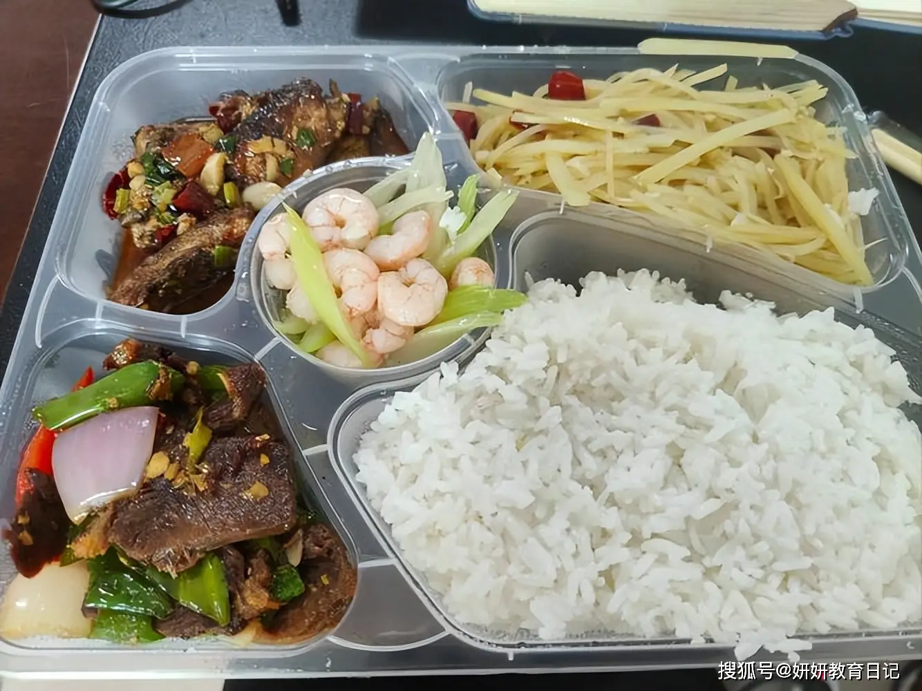 “老师盒饭断供，那留学生奖金断了吗”，某校缩减开支被怼到无语