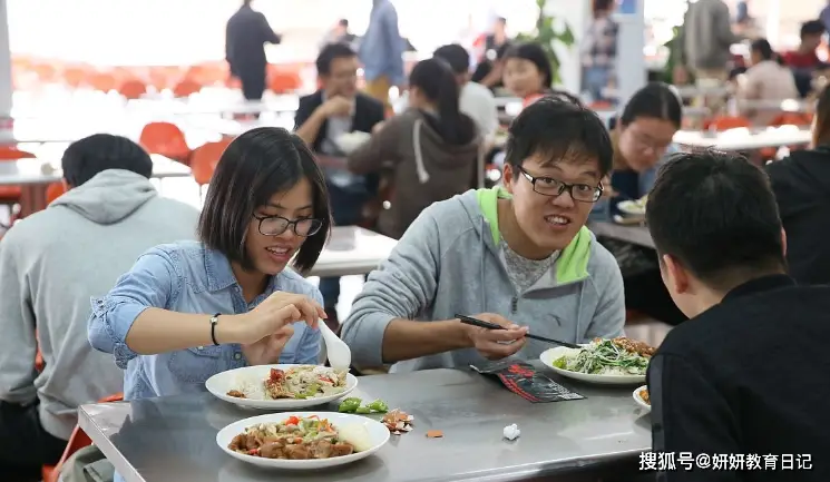 _“老师盒饭断供，那留学生奖金断了吗”，某校缩减开支被怼到无语_“老师盒饭断供，那留学生奖金断了吗”，某校缩减开支被怼到无语