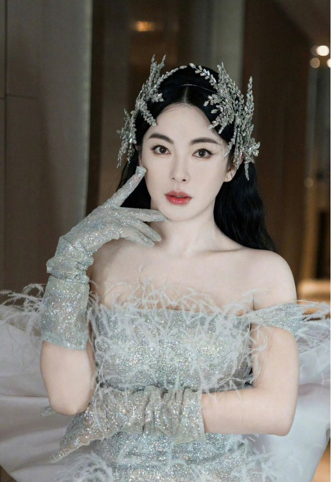 何傲儿爷孙恋终修正果__兄妹恋或姐弟恋动漫百度云