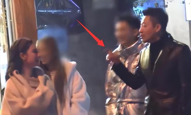 王俊凯霸道的搂女友腰小说__汪小菲父亲汪则翰