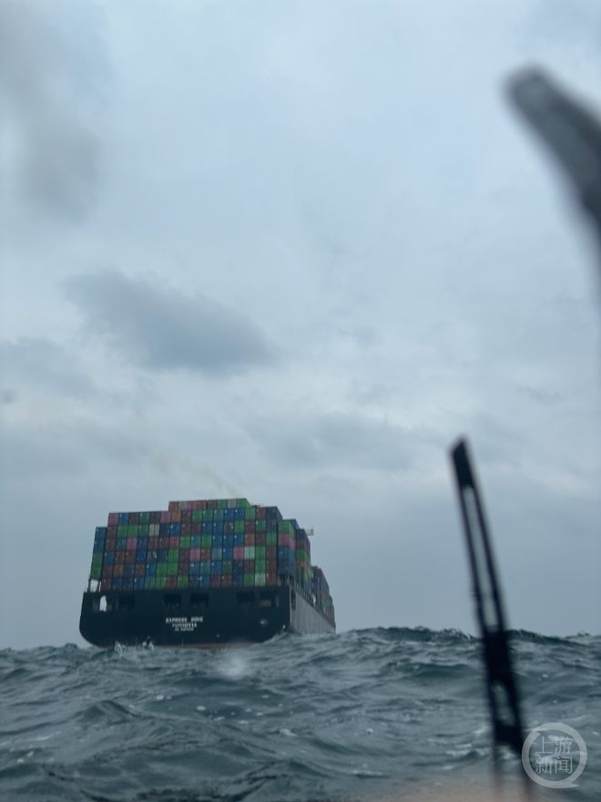 _台风天气漂流安全吗_台风少年划船