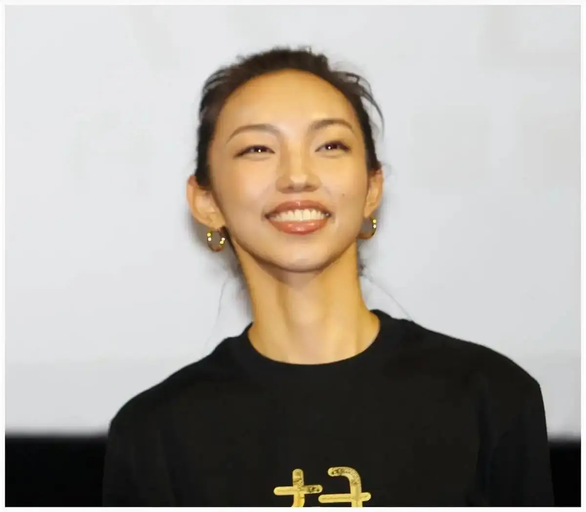 那尔那茜的瓜持续发酵，她被扒出母女世袭式走特权，留学学历造假__那尔那茜的瓜持续发酵，她被扒出母女世袭式走特权，留学学历造假