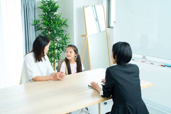 _女教师面对学生和家长严厉异常，磨合之后，她却赢得所有人的认可_女教师面对学生和家长严厉异常，磨合之后，她却赢得所有人的认可