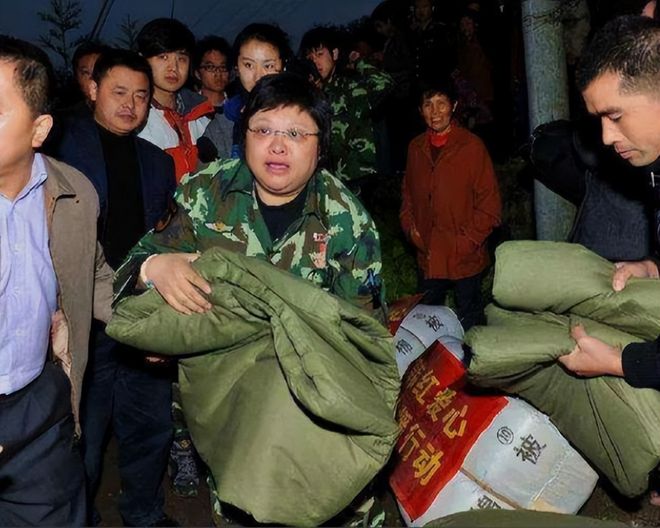 韩红深夜发文炸锅，四件大事信息量太大！__韩红深夜发文炸锅，四件大事信息量太大！