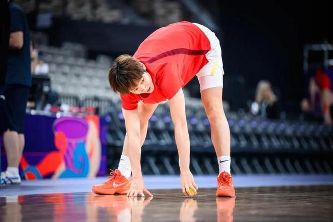 杨家姐妹扛大旗：杨力维6中5全队最高分 杨舒予12分罚球成短板_杨家姐妹扛大旗：杨力维6中5全队最高分 杨舒予12分罚球成短板_